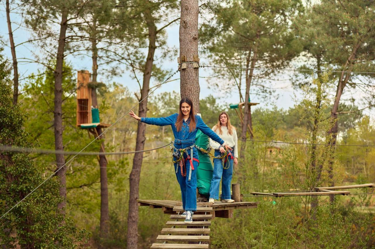 Отель Center Parcs Le Bois Aux Daims Morton Экстерьер фото