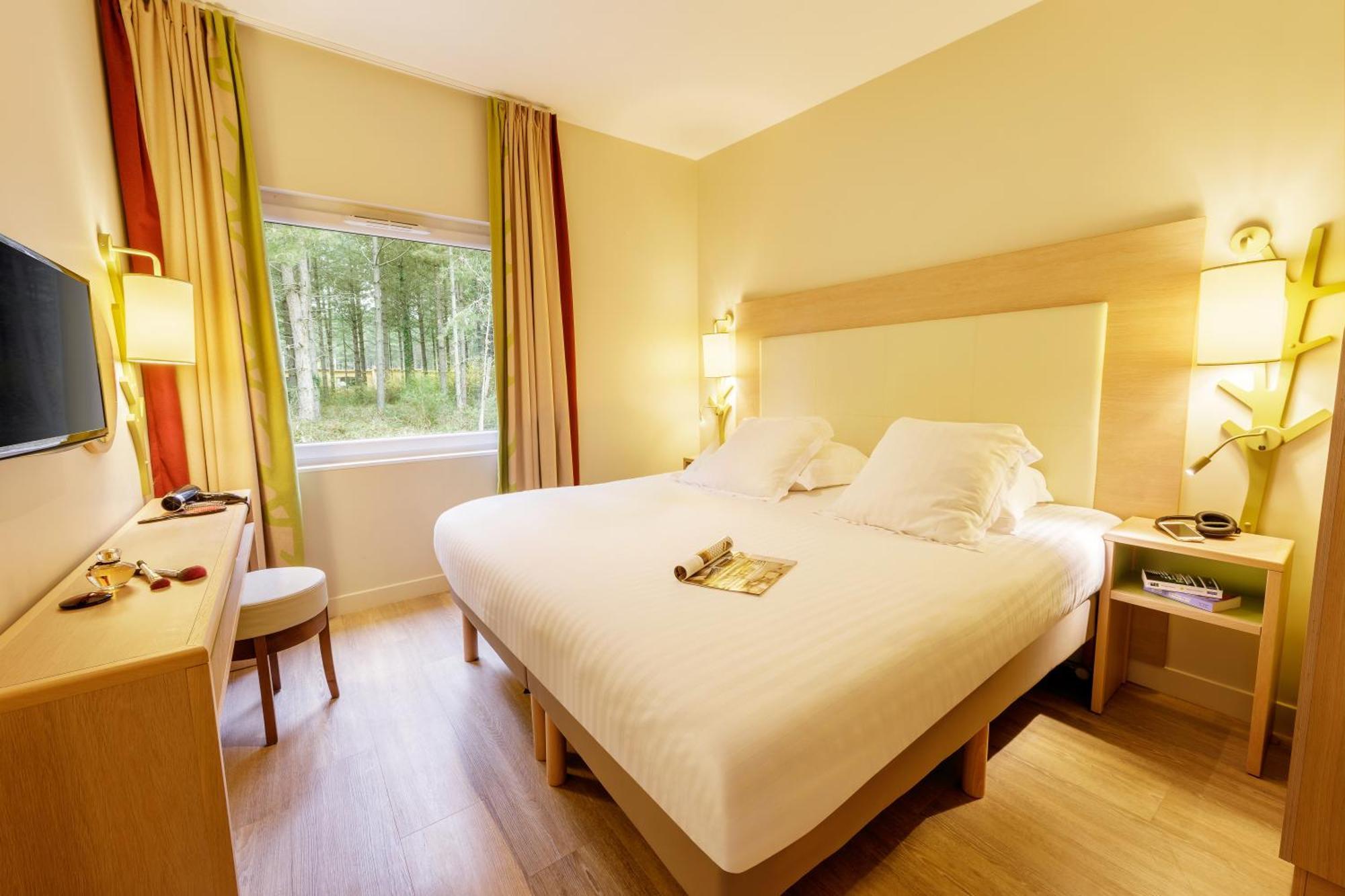 Отель Center Parcs Le Bois Aux Daims Morton Экстерьер фото