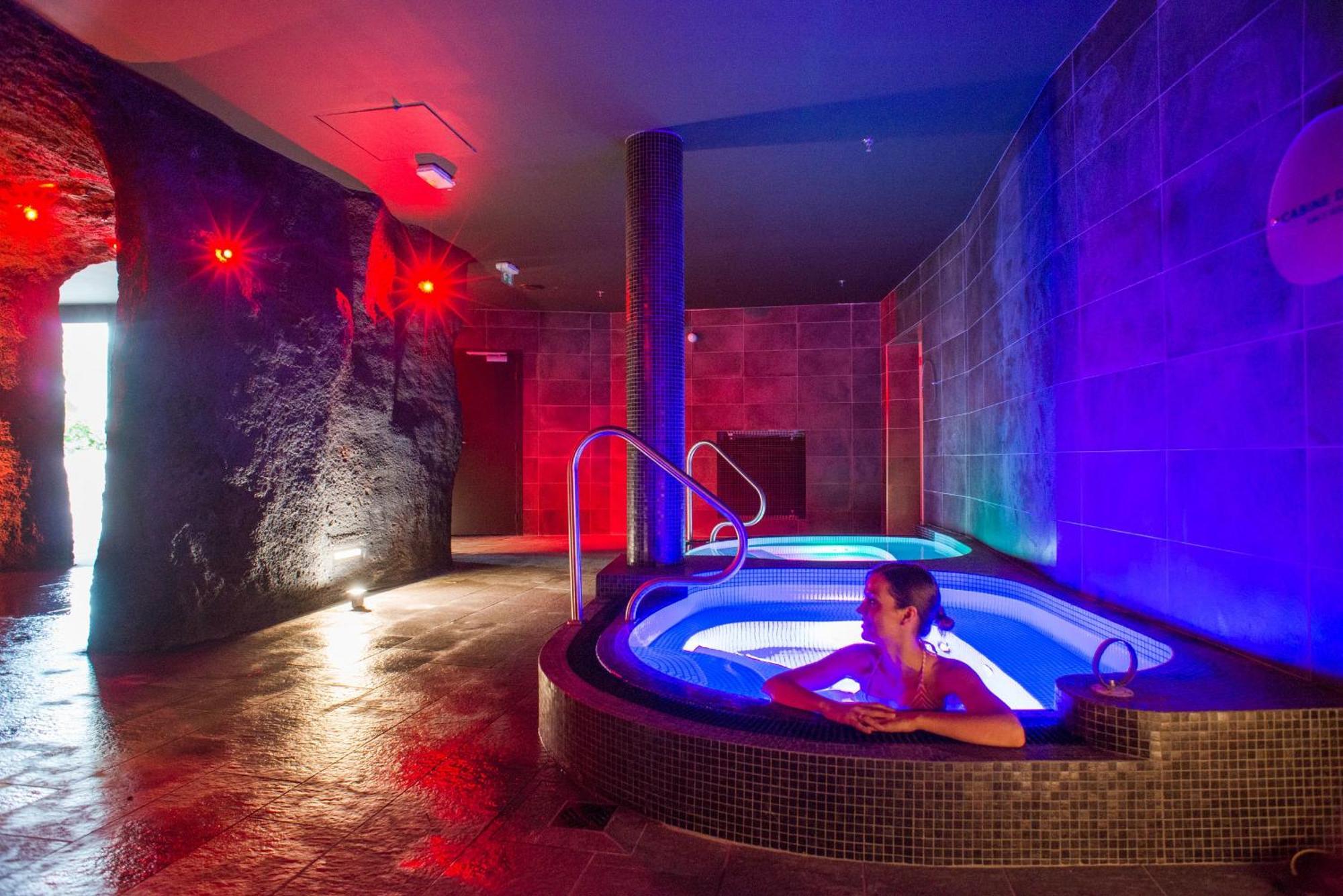 Отель Center Parcs Le Bois Aux Daims Morton Экстерьер фото